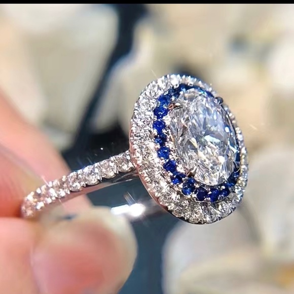 Beautiful CZ Stone Ring with Sapphire Blue Halo around Large Stone - Picture 3 of 4